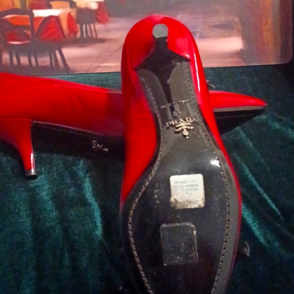 Prada - Picture 3 of 6